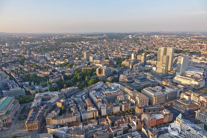 全能新旗舰 索尼黑卡RX10II行摄德比法-摄影资