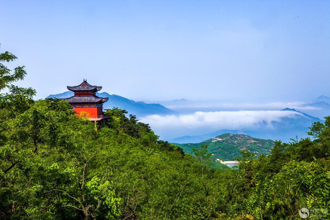 深山古寺云悠
