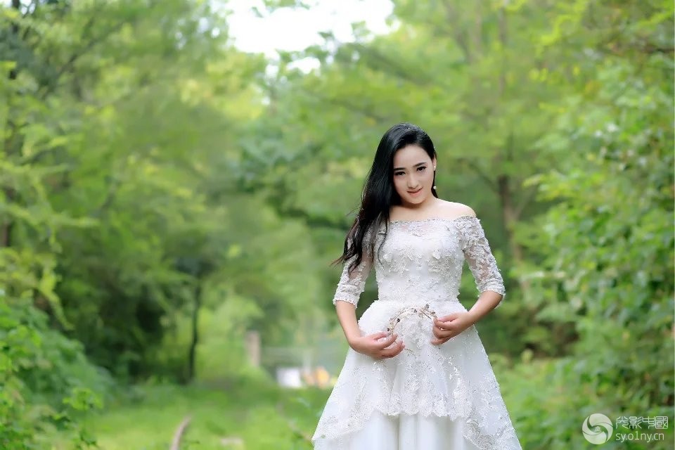 一个人照婚纱大图_一个人的婚纱(2)