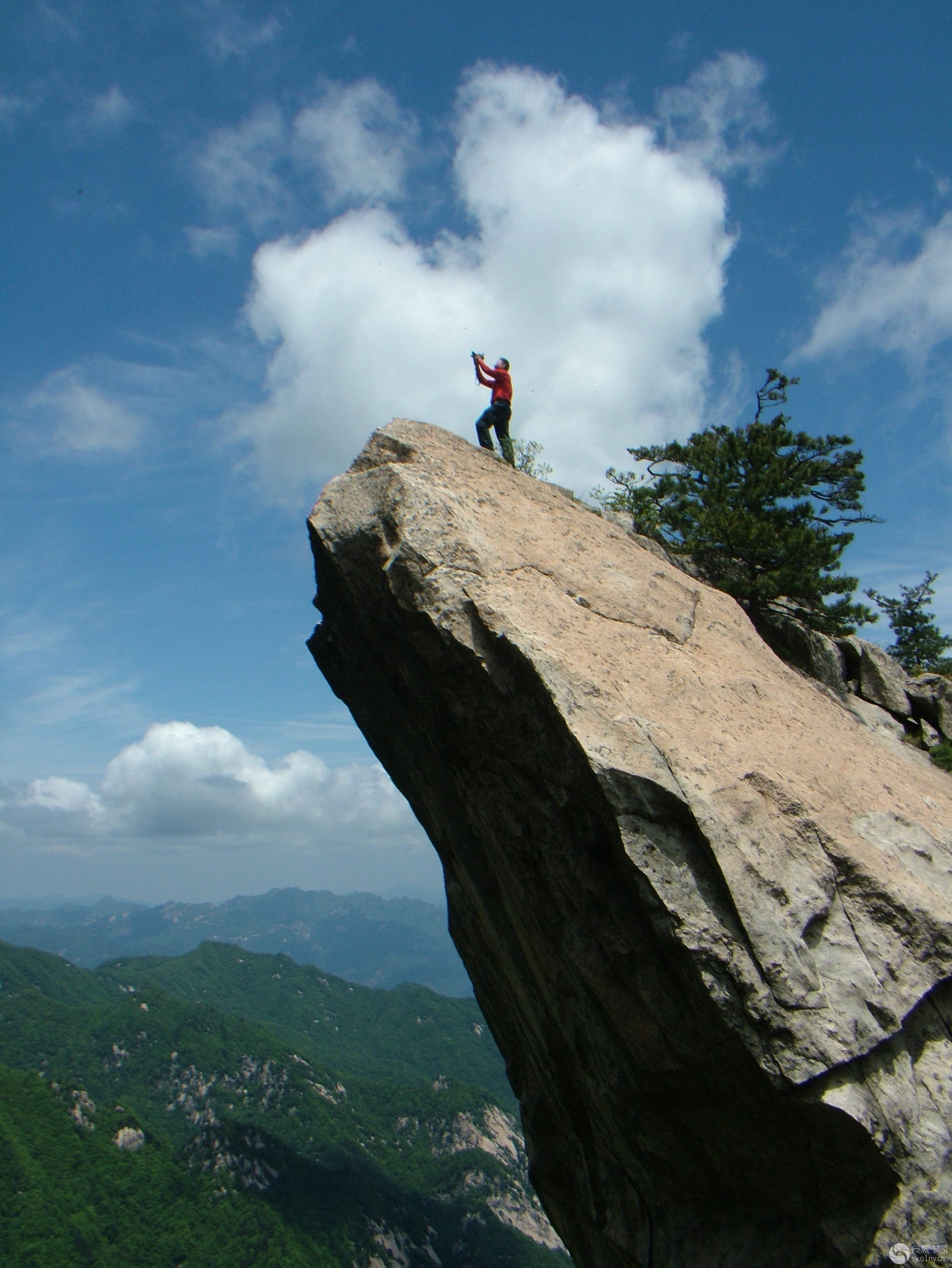 南召石人山风光