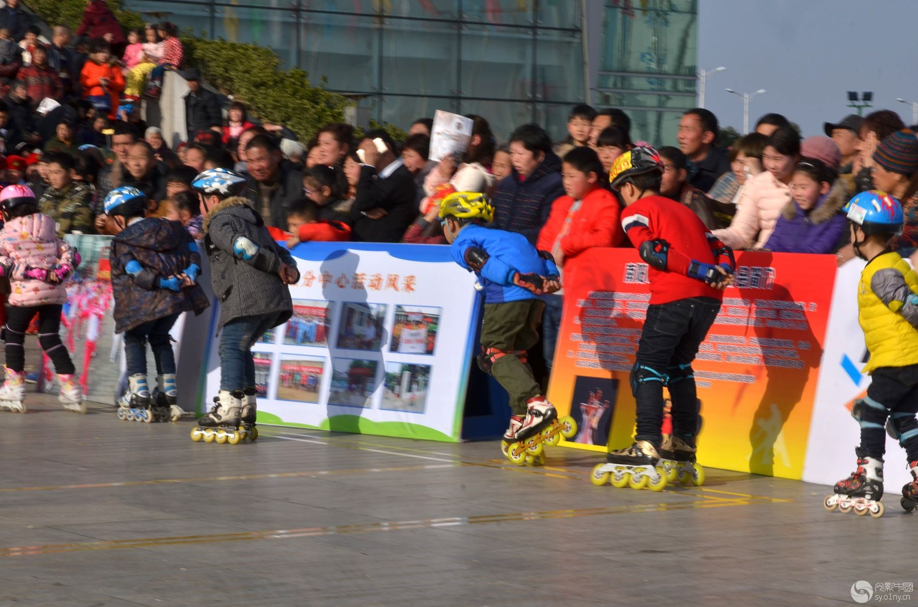 南阳市春节期间全民健身活动展演【8】旱冰滑