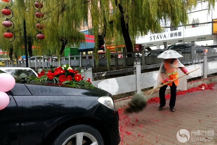 喜了新人，苦了环卫人 光影中国网2018年第12期月赛主题：街拍 光影中国网 36 01ny Cn Powered By Discuz