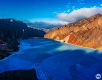 冰雪湖水