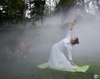 雾中瑜伽
