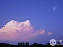 蓝天白云 及月亮