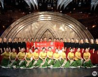 ����ӳ�ͳ� ����ӭ�´�   ��������ܰ������2025ӭ����㱨�ݳ�Բ����Ļ