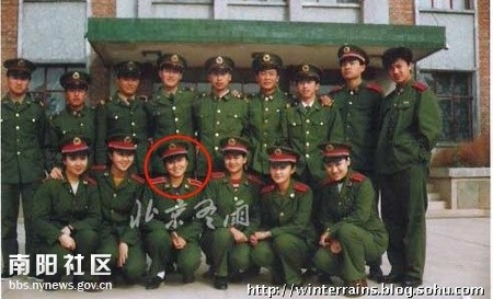 母鸡下蛋》中主演女村长