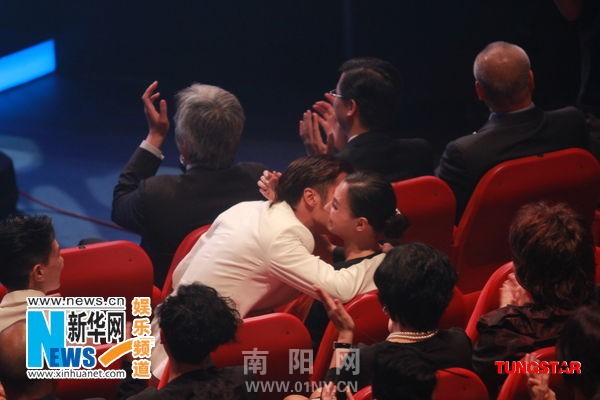 出席颁奖礼的明星们很少自己