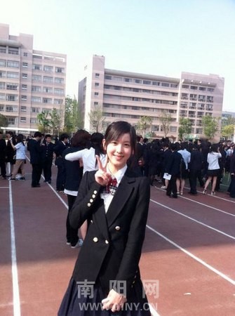 <em>奶茶妹</em><em>进清华</em> 校内换衣服被媒体逮到-天下奇