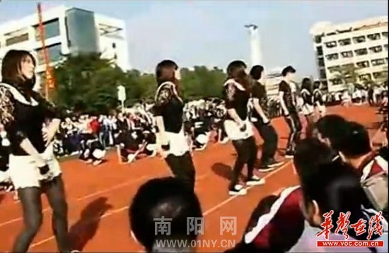 视频中的<em>舞蹈</em>是模仿韩国流行音乐女子<em>团体</em>褐