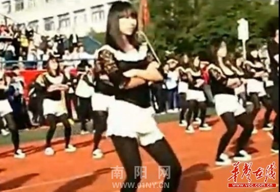温州中学生运动会 黑丝<em>女生</em>惹火<em>舞蹈</em>走红-天下