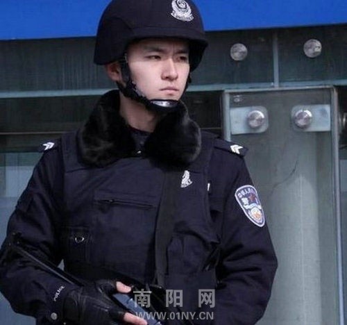 南京<em>火车站</em>暴帅特警走红-天下奇观-<em>南阳</em>网