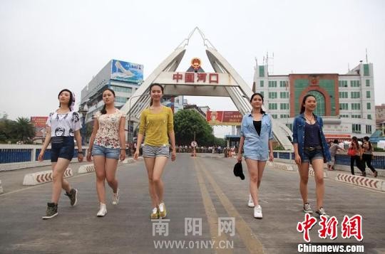 但它以云南河口火热的边境贸易为背景